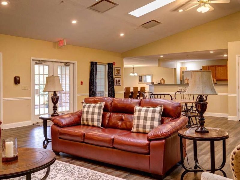 shepherd-premier-senior-living-room-2